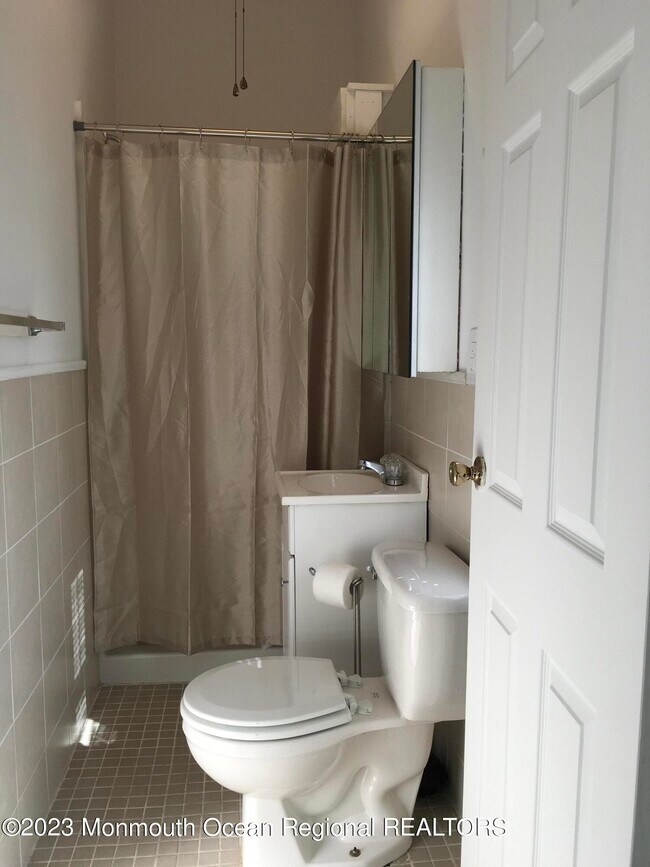 Building Photo - 237 Seabreeze Ave