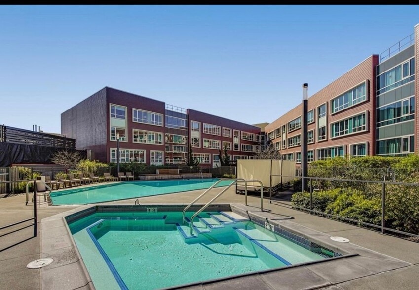 Building Photo - 110 Channel St