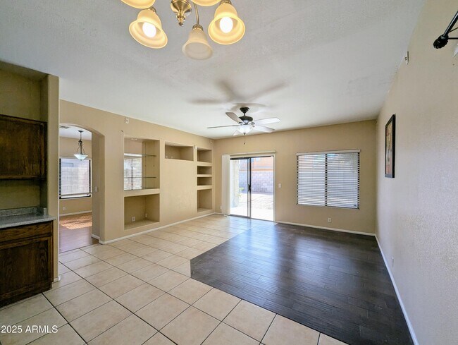 Building Photo - 8861 W Paradise Dr