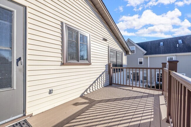 Building Photo - 33 Pearl St