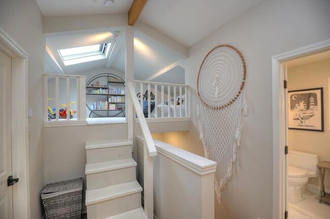 Building Photo - 940 Arbolado Rd