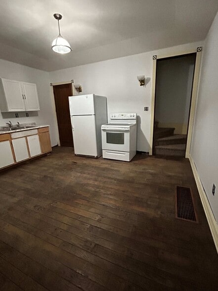 Building Photo - 302 Lake Ave