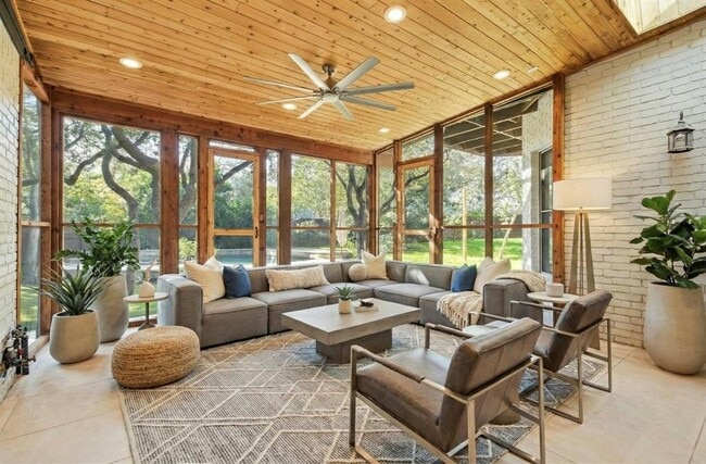 Building Photo - 1213 Grosvener Ct