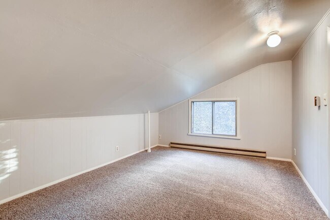Building Photo - Congress Park Beautiful and Spacious Duple...