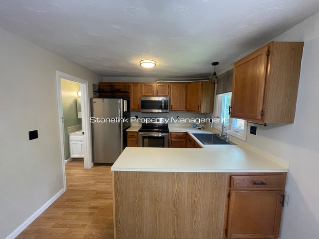 Building Photo - Fully Renovated Condo For Rent in Burrillv...