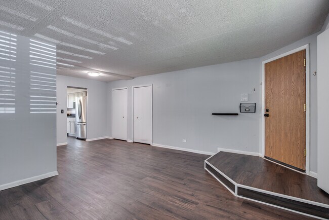 Building Photo - 1486 W Jefferson Ave