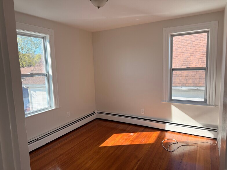 Building Photo - 4 Berry St