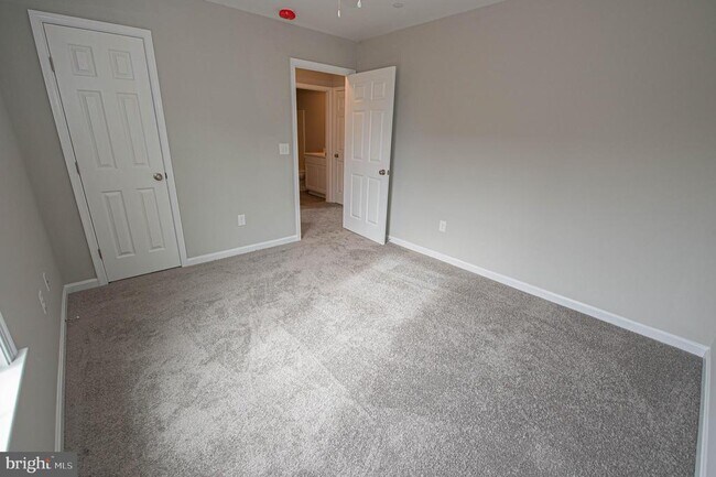 Building Photo - 242 Morgans Ct