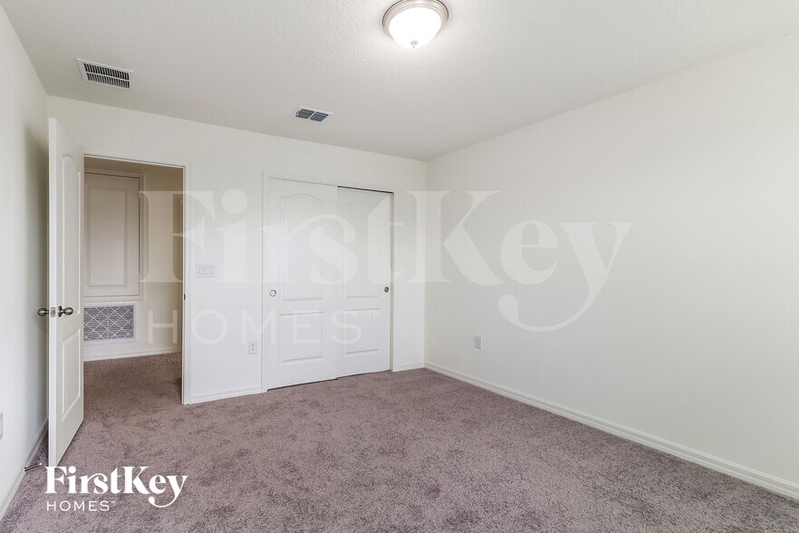 Building Photo - 957 Gotthard Pass Dr.