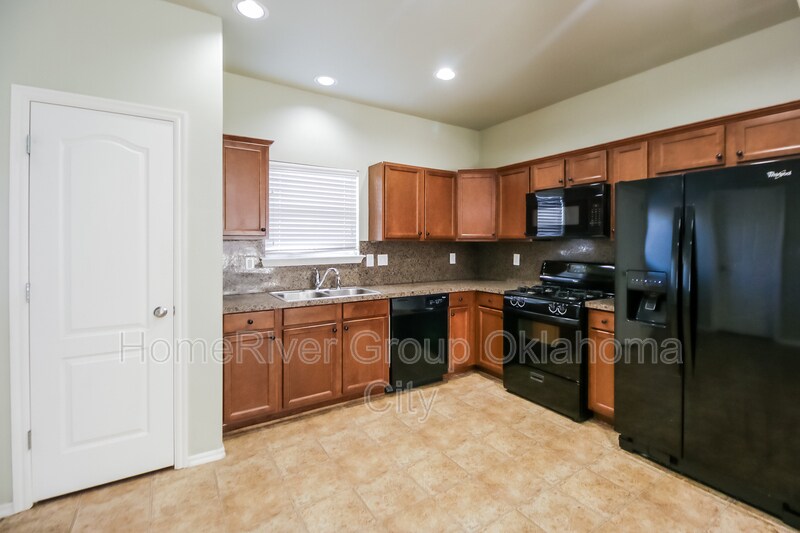 Building Photo - 6105 Courtyards Ct