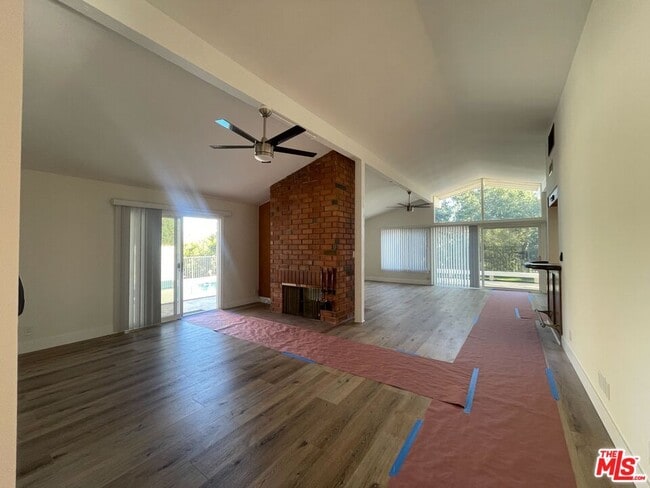 Building Photo - 4304 Park Corona