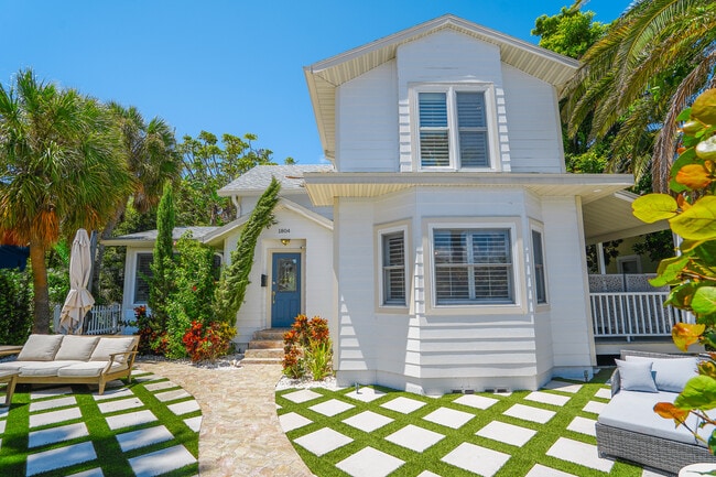 Building Photo - 1804 Pass a Grille Way