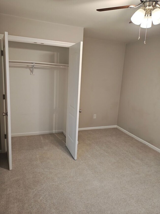 Building Photo - 3 Bed, 1 Bath House in Newport News!