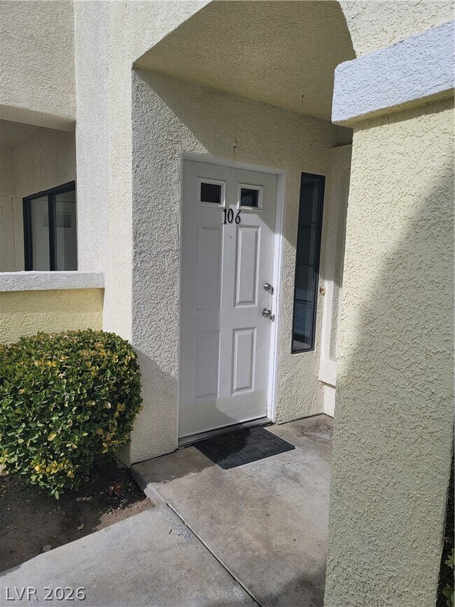 Building Photo - 4865 S Torrey Pines Dr