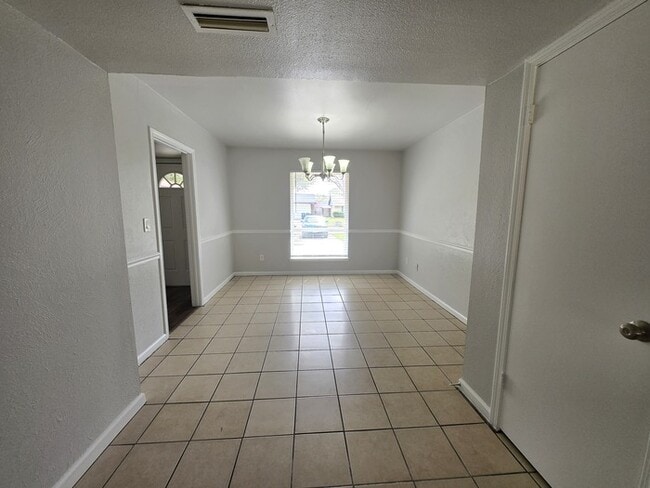 Building Photo - 433 Clearfield Dr