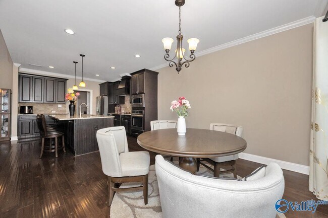 Building Photo - 216 SW Winterbranch Rd