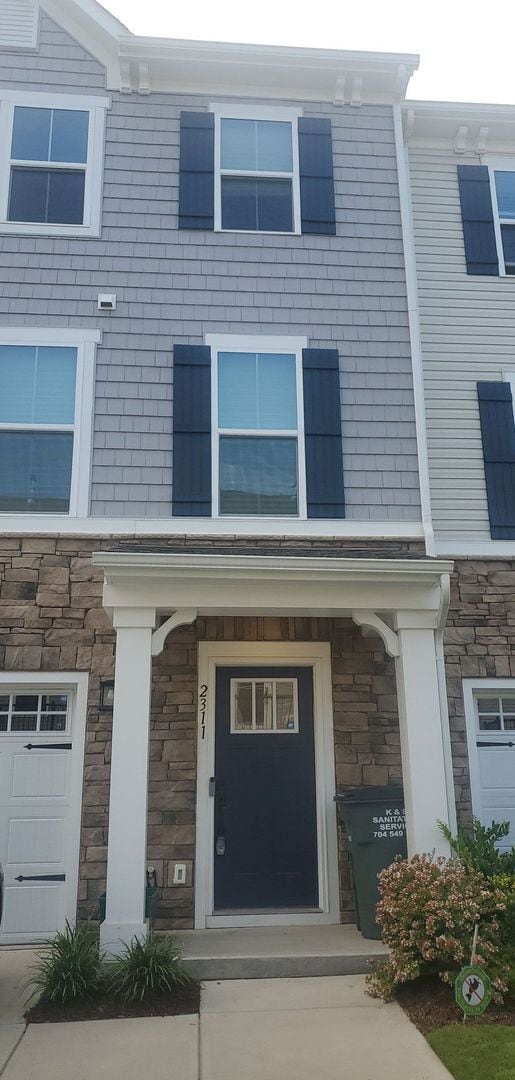 Building Photo - Coming Soon! 4 Bedroom Townhouse!