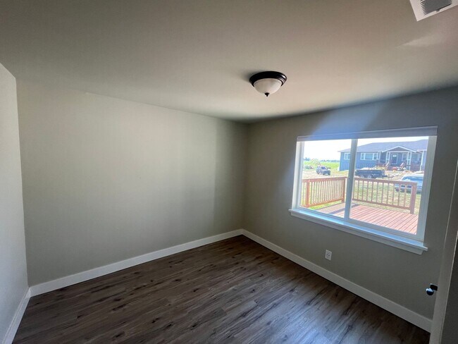 Building Photo - Large 2 bed 1 bath house in the country