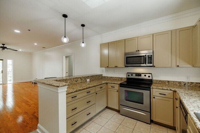 Building Photo - 350 Wood Lake Dr