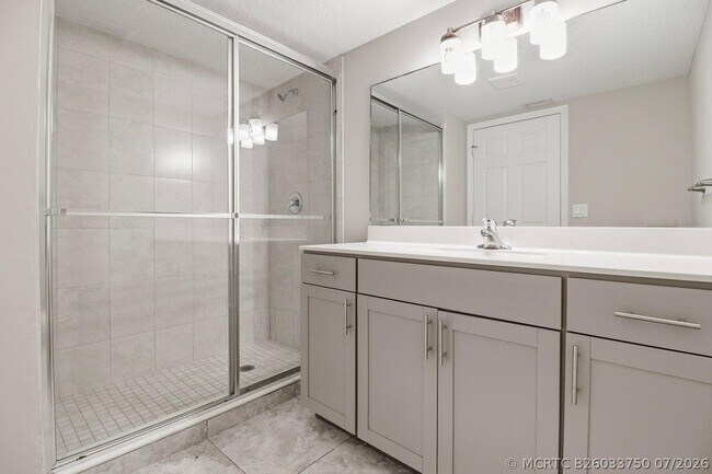 Building Photo - 2625 Heathcote Dr