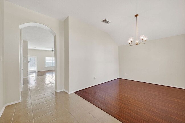 Building Photo - 9830 Lynette Falls Dr