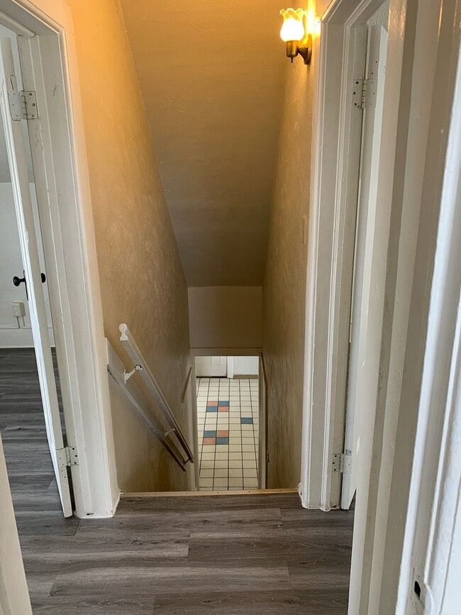 Building Photo - 3 or 4 bedroom (3 bedrooms+ bonus room) House in Rum Village