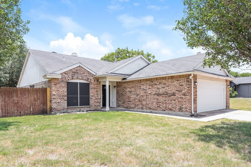 Building Photo - 236 Sunset Dr
