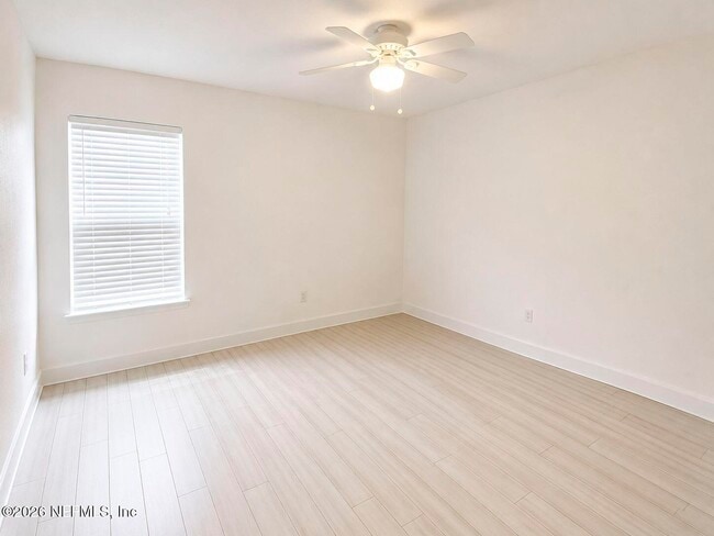 Building Photo - 760 S Lilac Loop