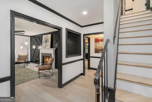 Building Photo - 788 Sherwood Rd N W