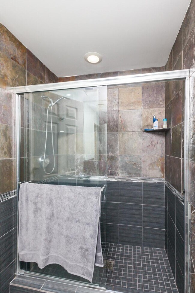Building Photo - 2 bedroom in Chicago IL 60642