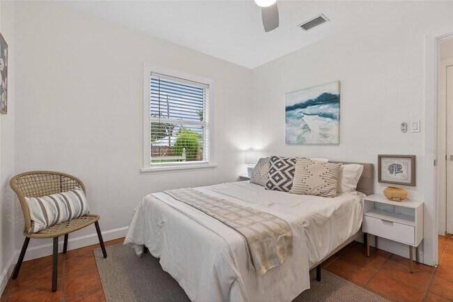 Building Photo - 5617 19th Ave S