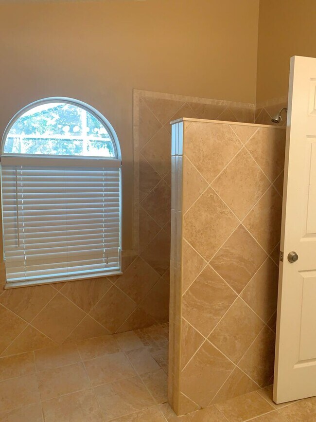 Building Photo - 3/2 Pool Home in Manderley Run