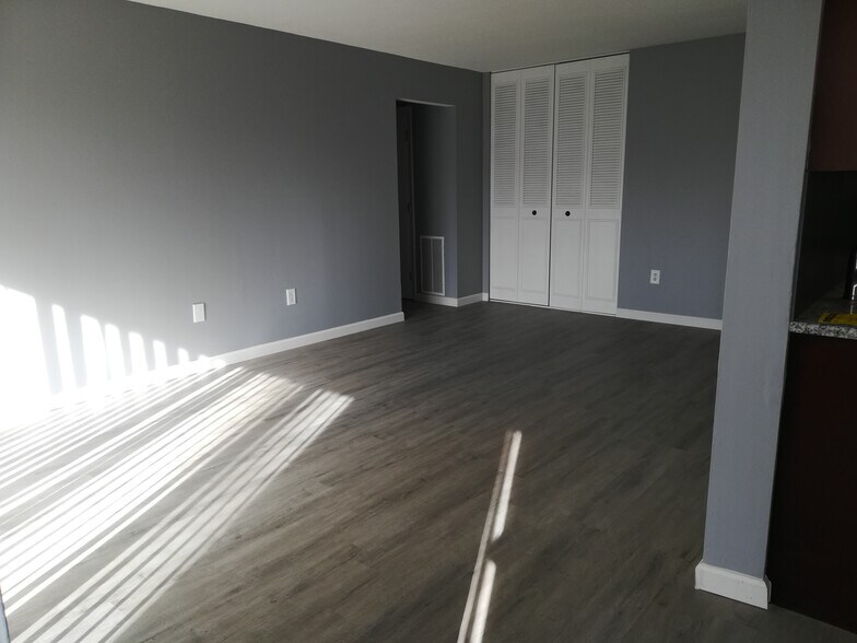 Building Photo - 16G Shrewsbury Green Dr