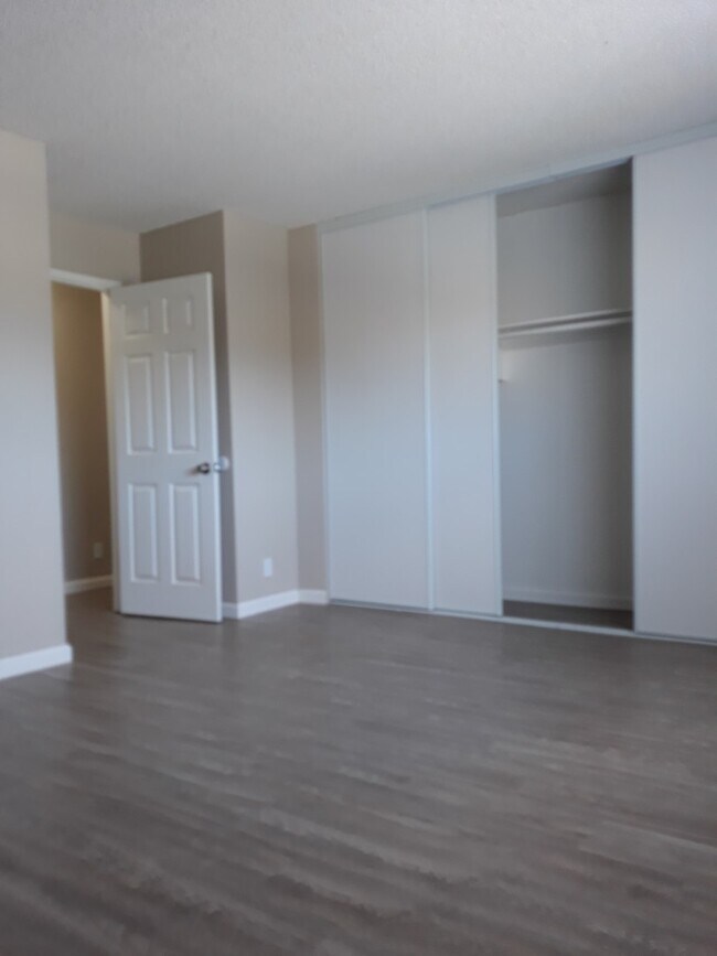 Building Photo - 3 Bed/ 1 Bath San**$2495**