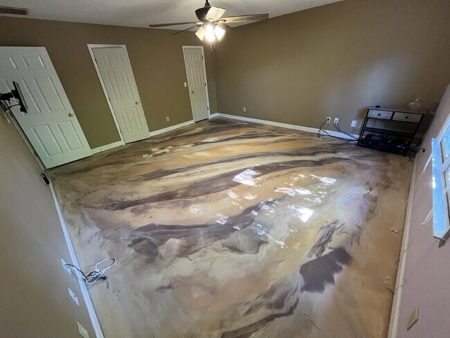 Building Photo - "Charming 3-Bedroom Retreat with Granite Elegance & Cozy Fireplace in Kernersville!"