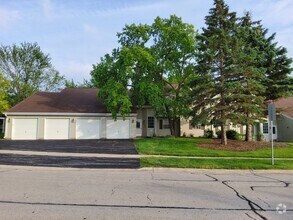 Building Photo - 537 E Shag Bark Ln