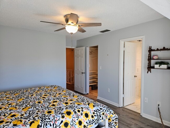 Building Photo - 255 Capri Cir N