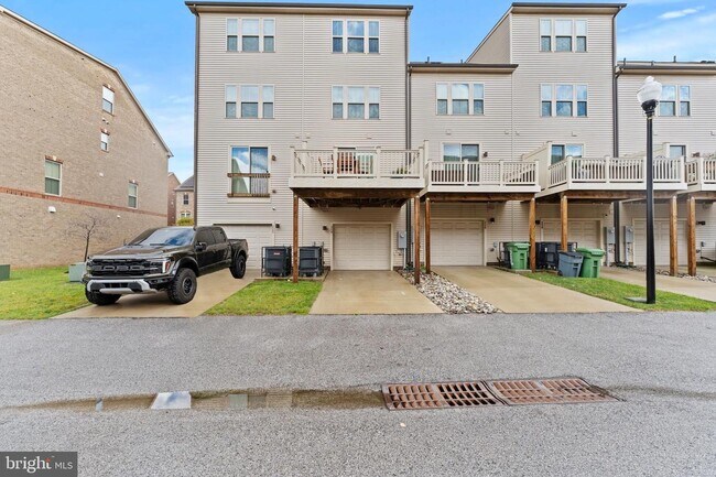 Building Photo - 224 S Newkirk St