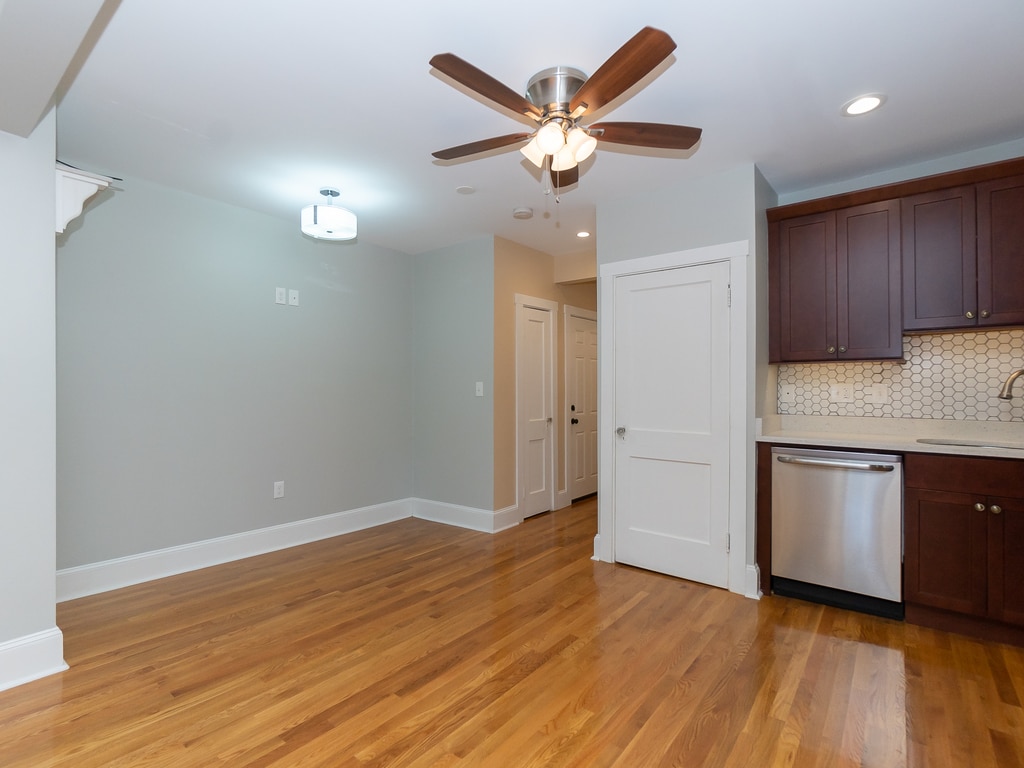 Building Photo - 20 Manley St