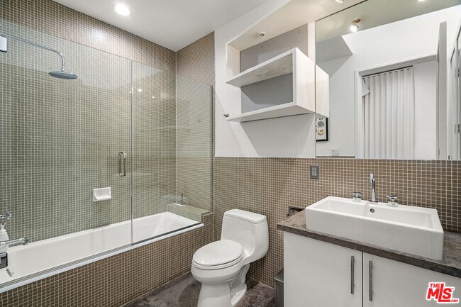 Building Photo - 710 Orlando Ave