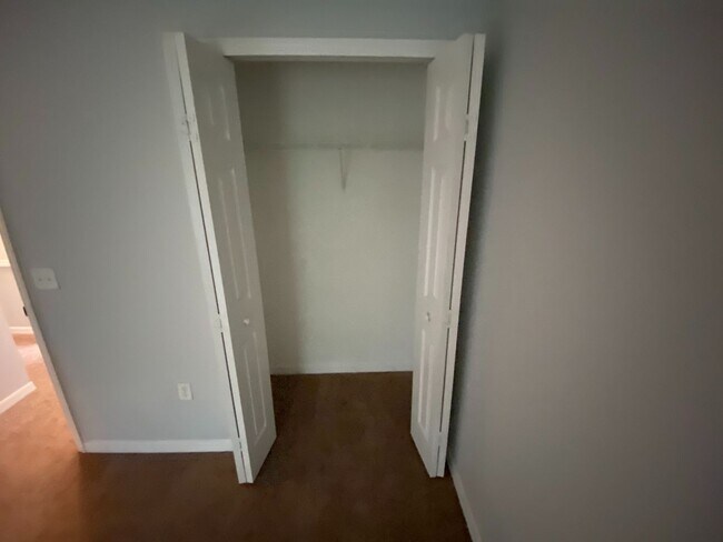 Building Photo - Beautiful 4 Bedroom, 3.5 Bath, 2 Car Garag...