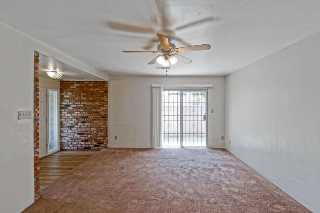 Building Photo - SPACIOUS, BRIGHT & AIRY, 3BR2BA HOME W/ GR...