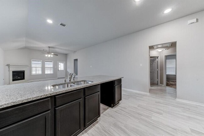 Building Photo - 2702 Golden Hills Ct