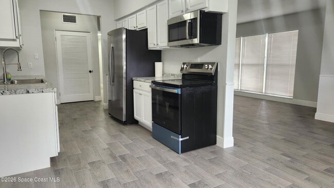 Building Photo - 102 S Christmas Hill Rd