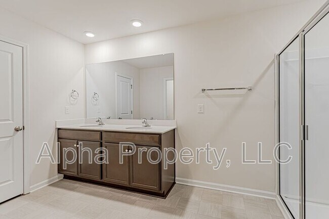 Building Photo - 1210 Murdock Cir