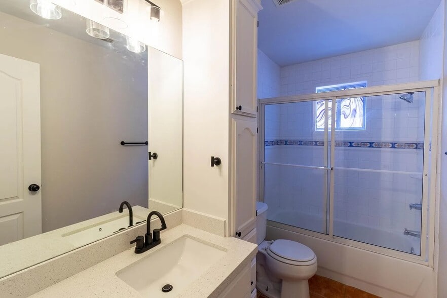 Building Photo - 7105 N 5th St