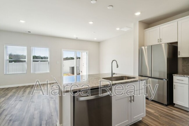 Building Photo - 1033 Plumcrest Dr