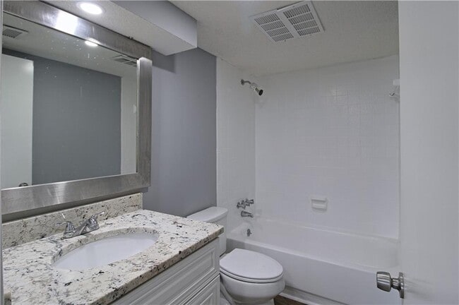 Building Photo - 122 Rue Fontaine