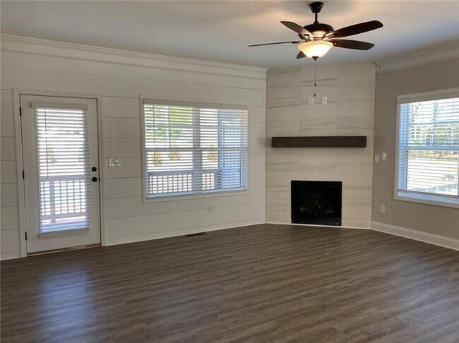 Building Photo - 412 Stovall Pl