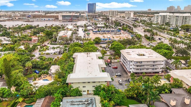 Building Photo - 2424 SE 17th St